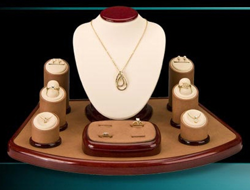 A Well Designed Jewelry Display Set